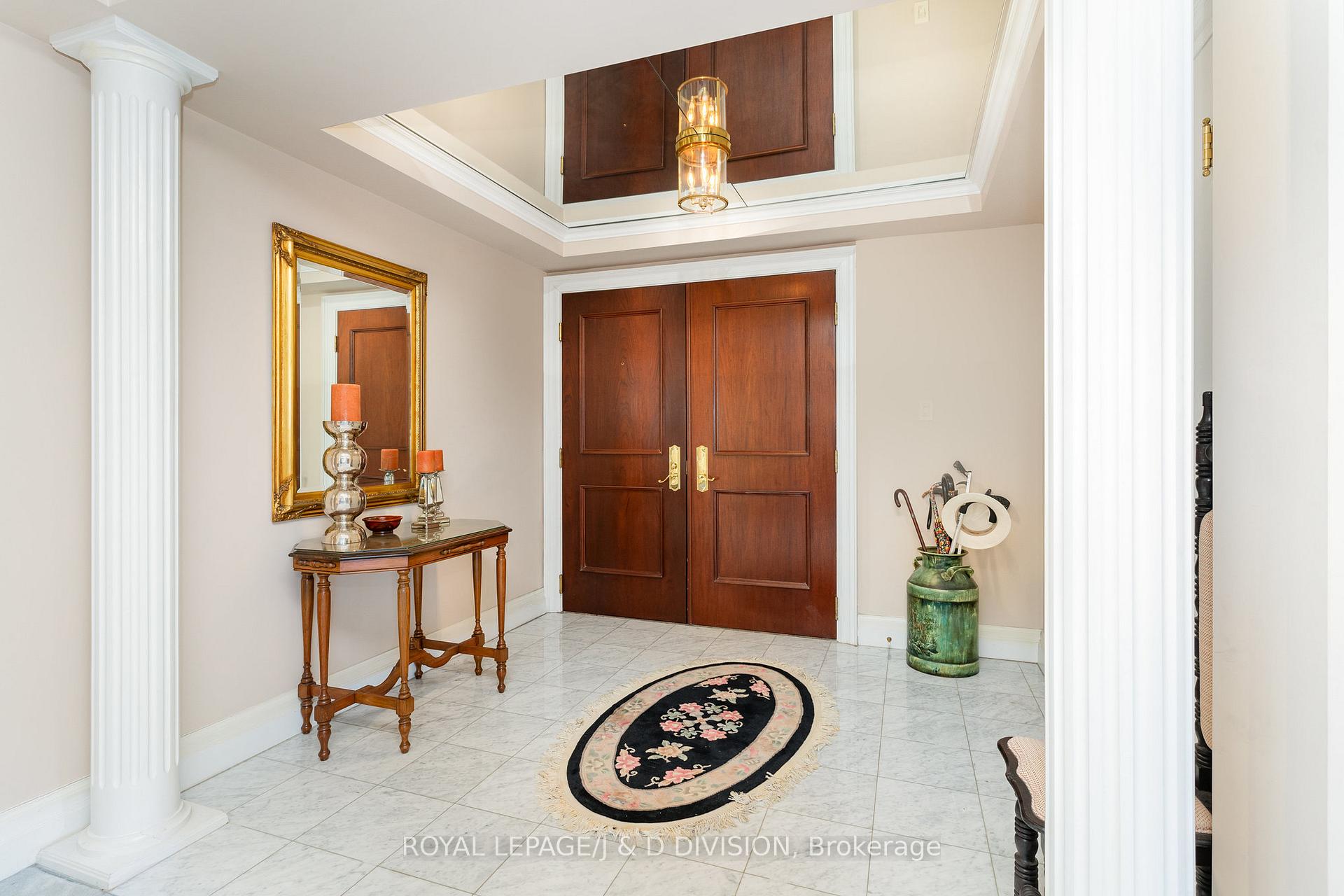 3 Bedrooms Condo at 225 The Donway, Toronto For sale