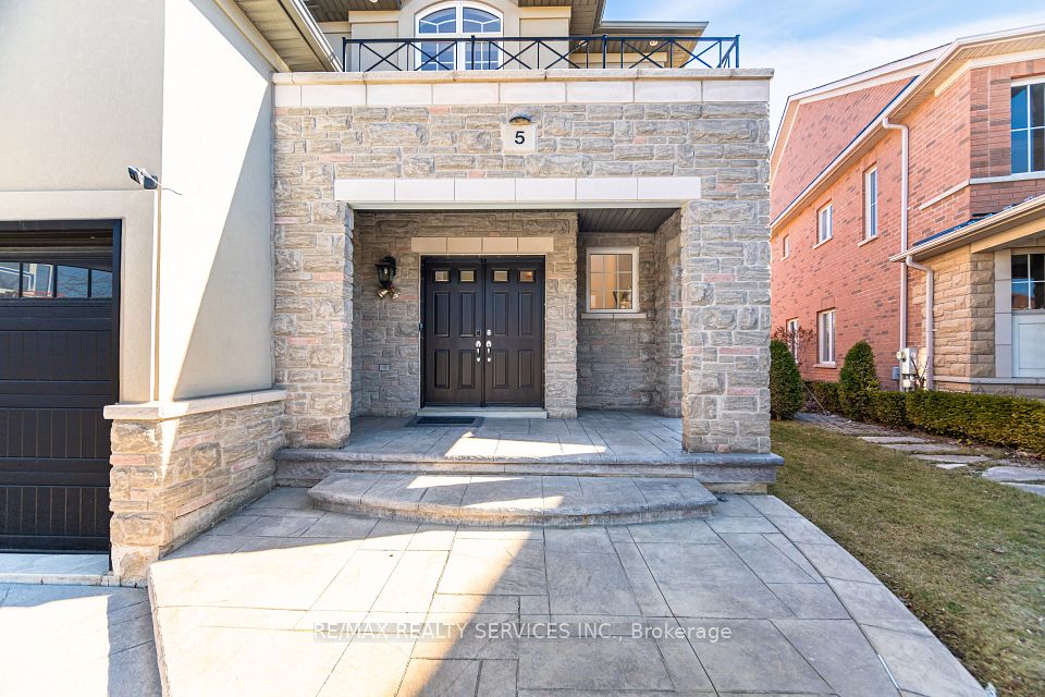 5 Belleville Drive, Brampton, ON L6P 1V7