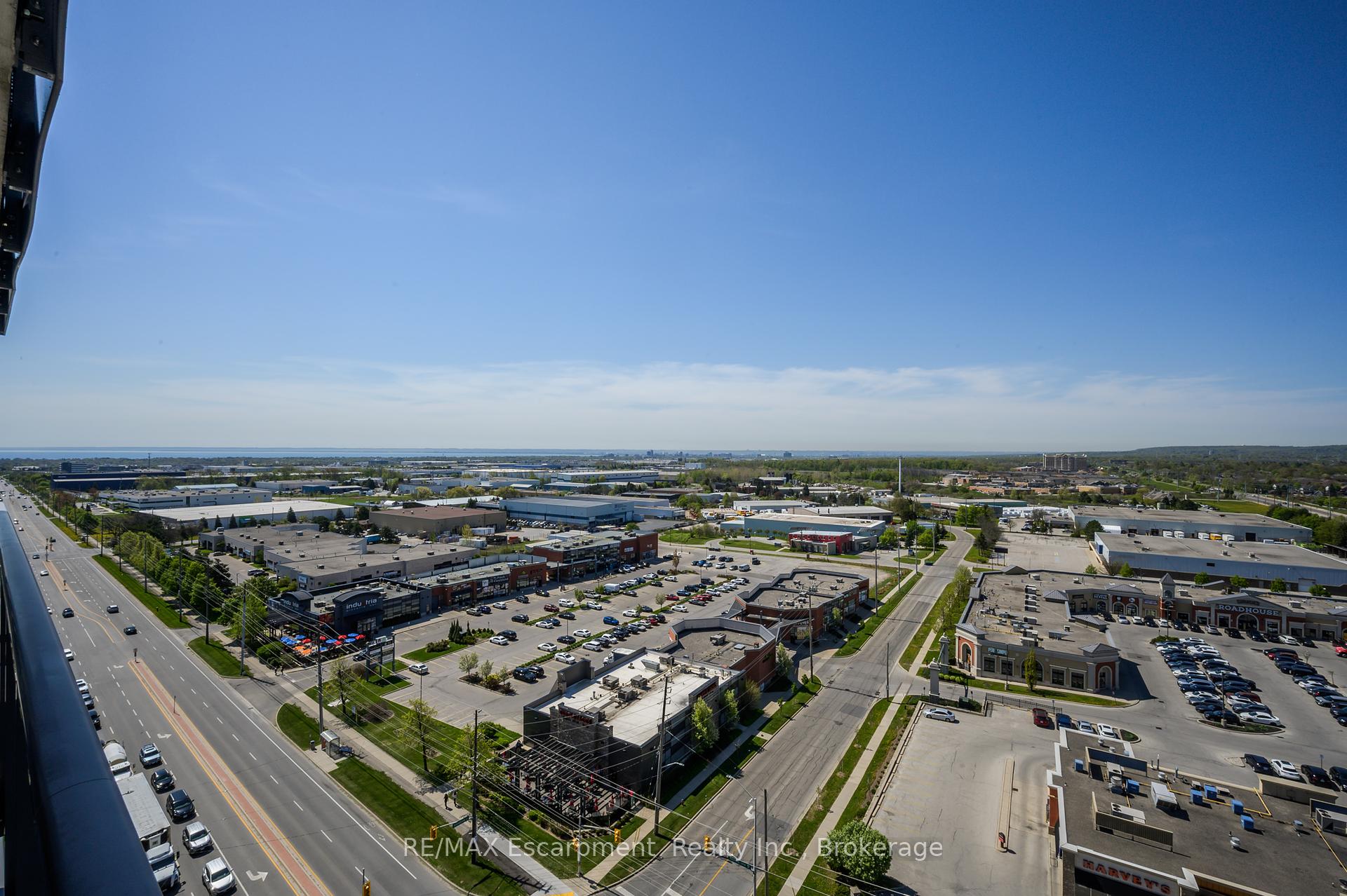 2 Bedrooms Condo at 1940 Ironstone, Burlington For sale