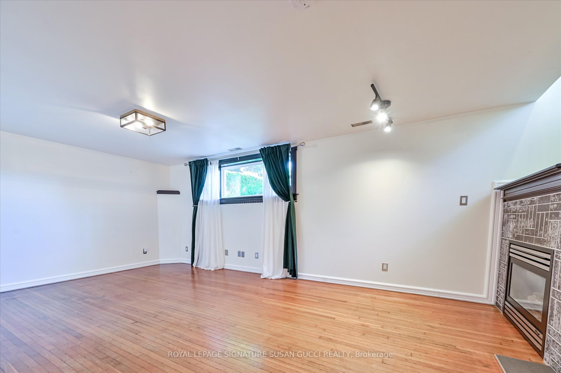 1006 Victoria Park Avenue