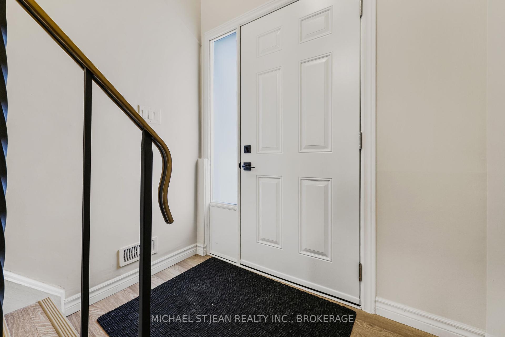 3 Bedrooms Condo at 1115 Paramount,  Hamilton For sale