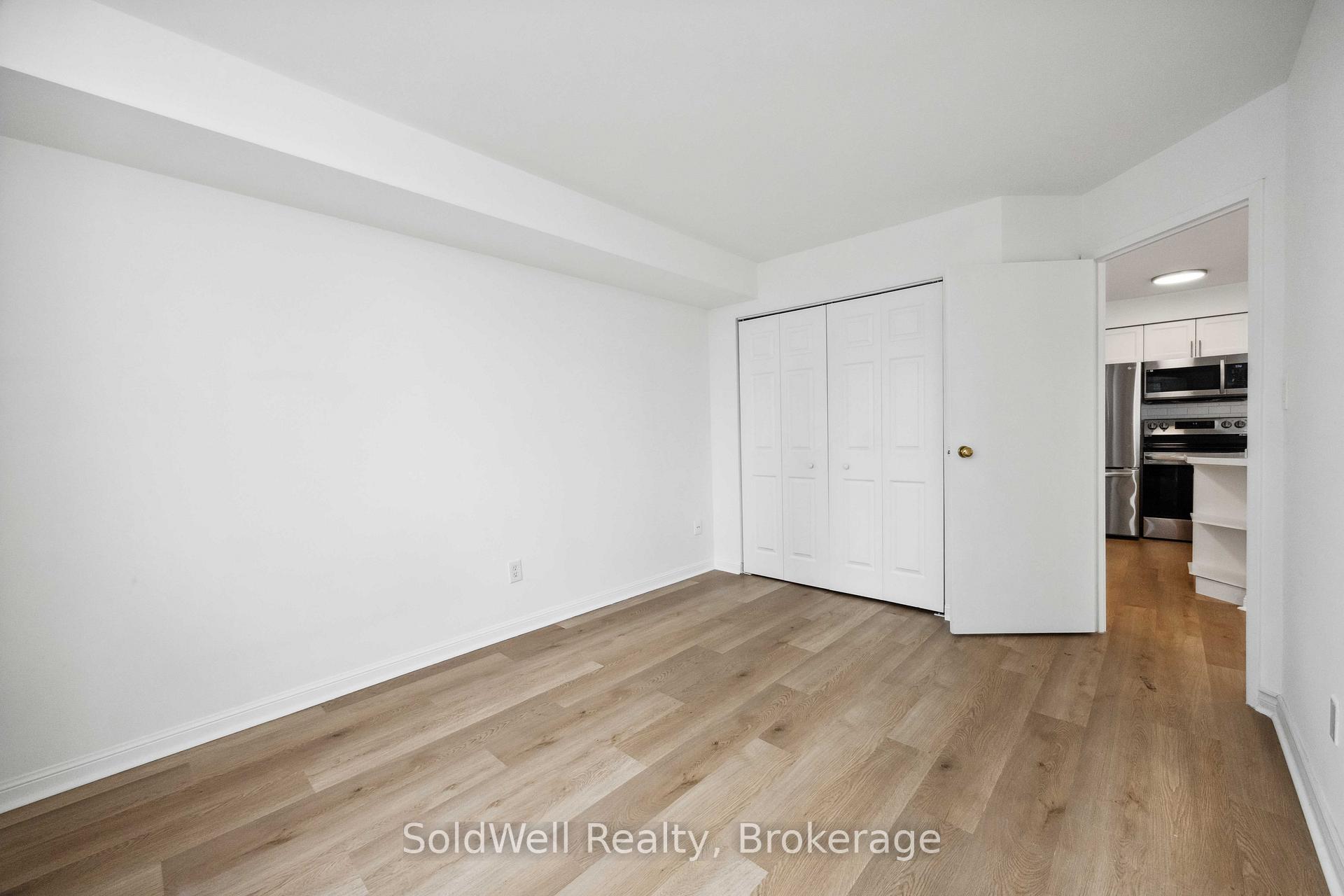 2 Bedrooms Condo at 25 Grenville,  Toronto For sale