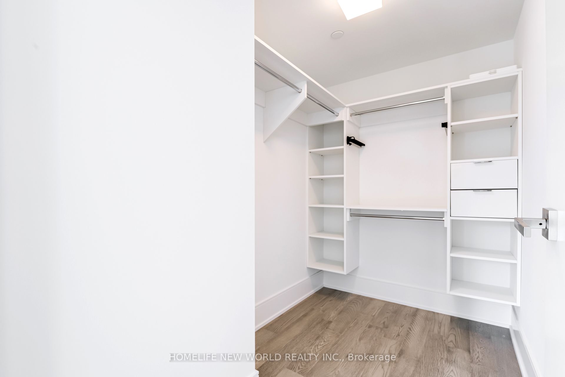 1 Gloucester Street, #915