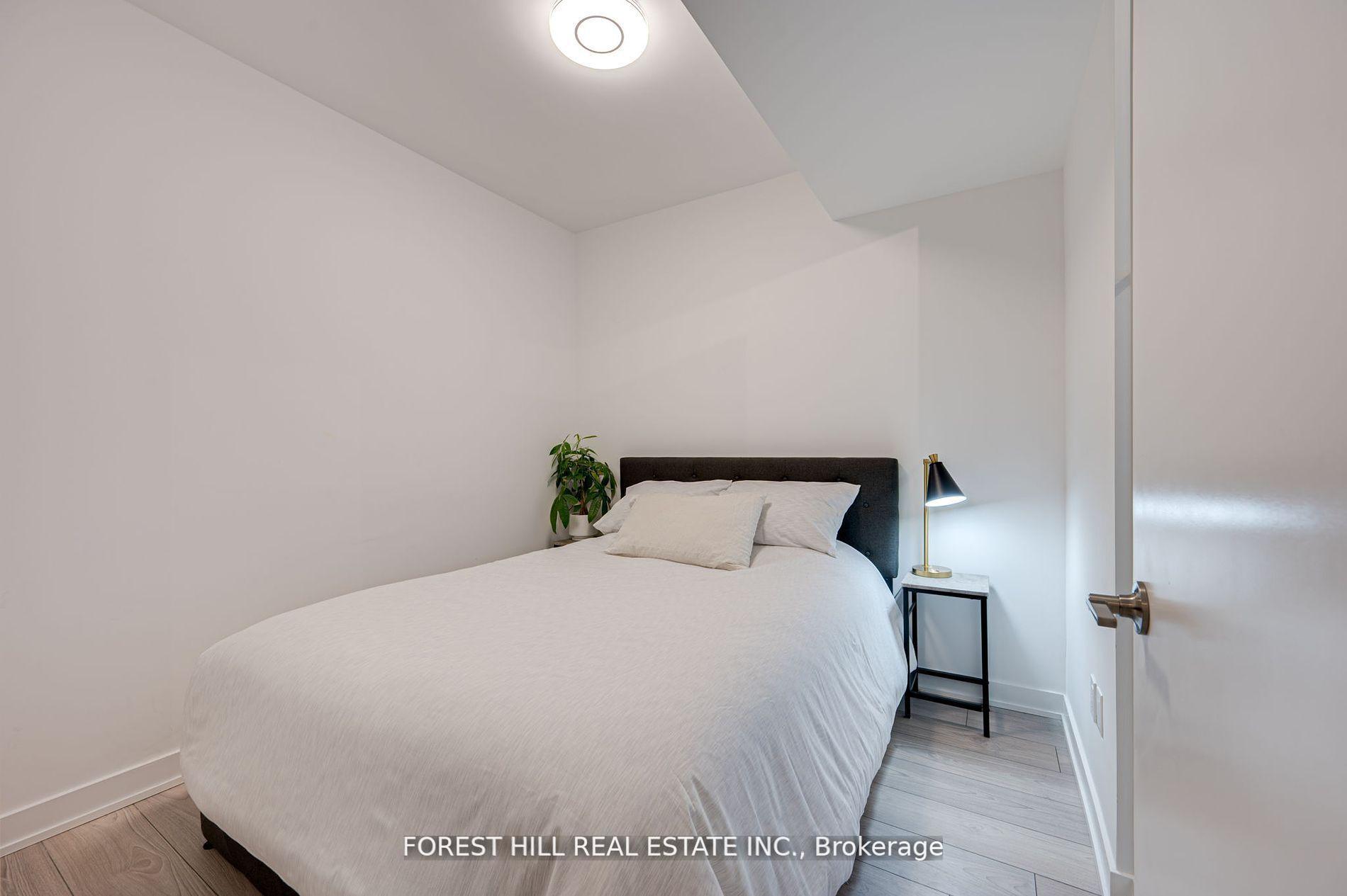 2 Bedrooms Condo at 8 Tippett, Toronto For sale