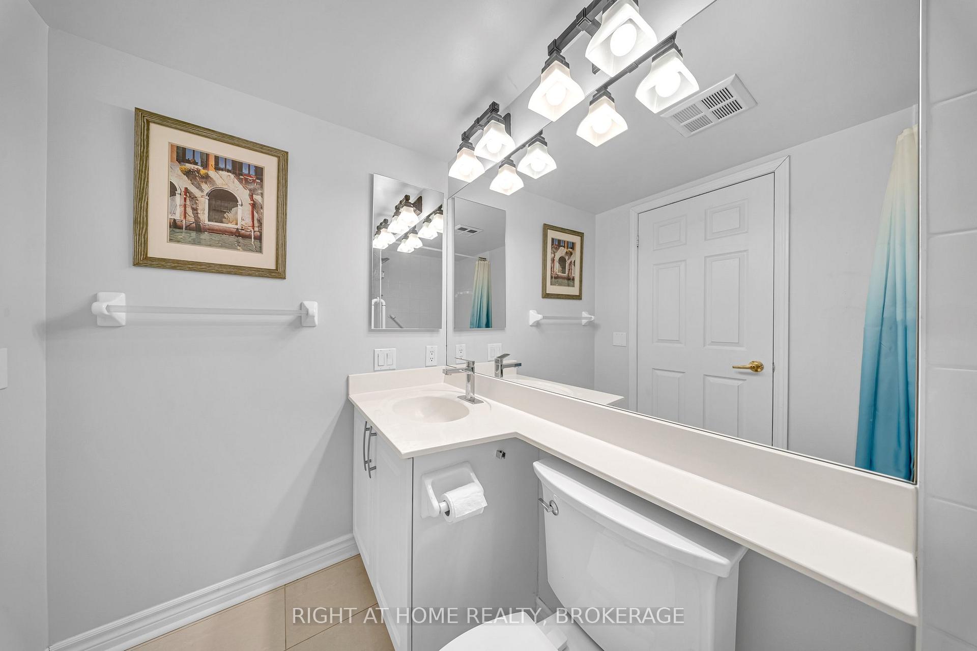 2 Bedrooms Condo at 55 STRATHAVEN, Mississauga For sale
