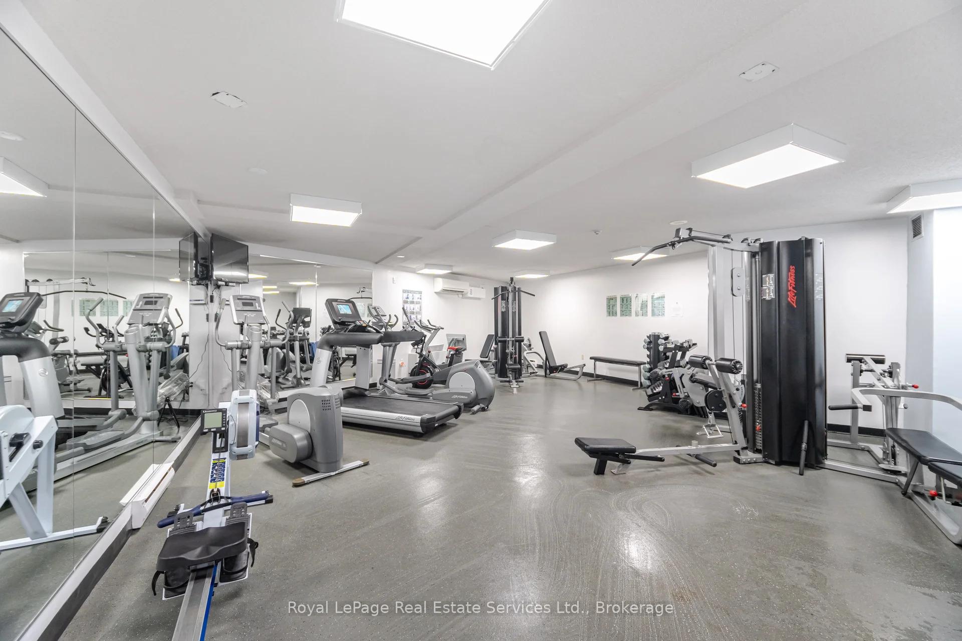 2 Bedrooms Condo at 260 Queens, Toronto For sale