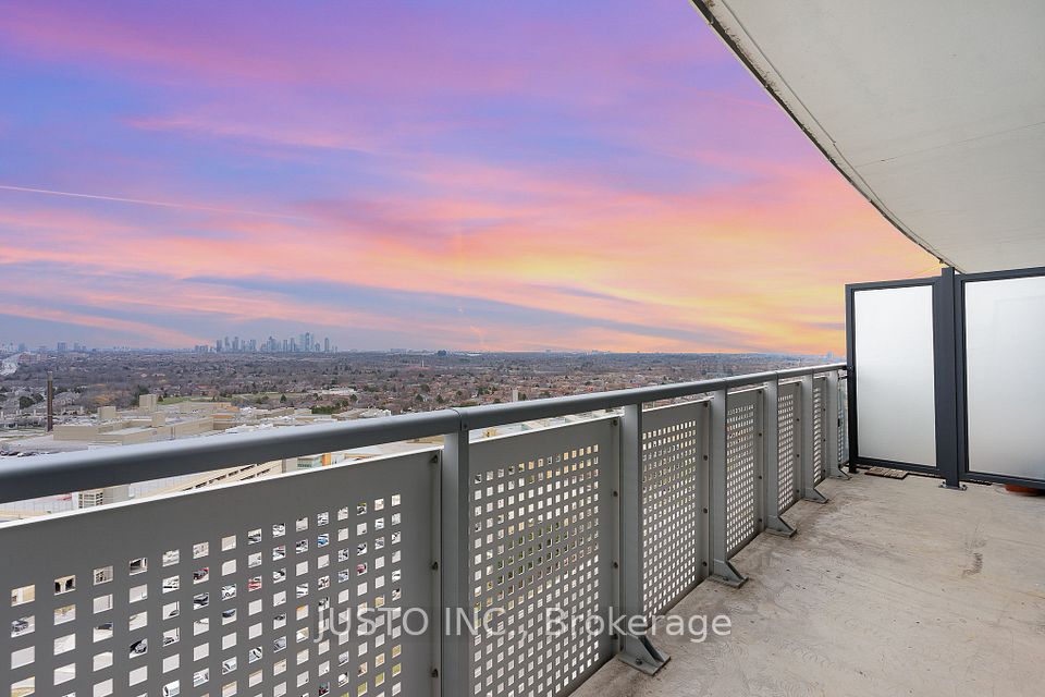 2520 Eglinton