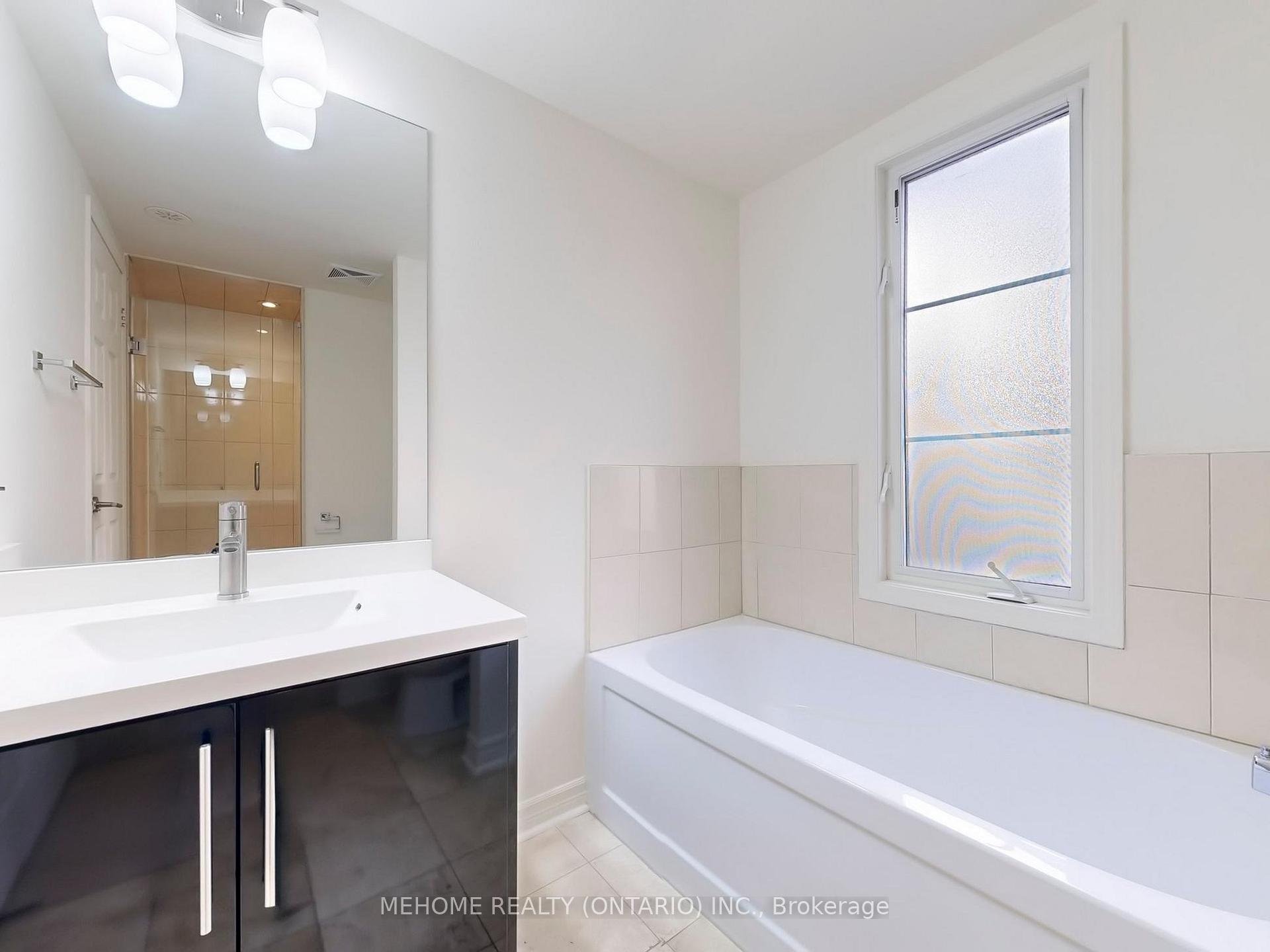 3 Bedrooms Condo at 7 Brighton, Vaughan For sale