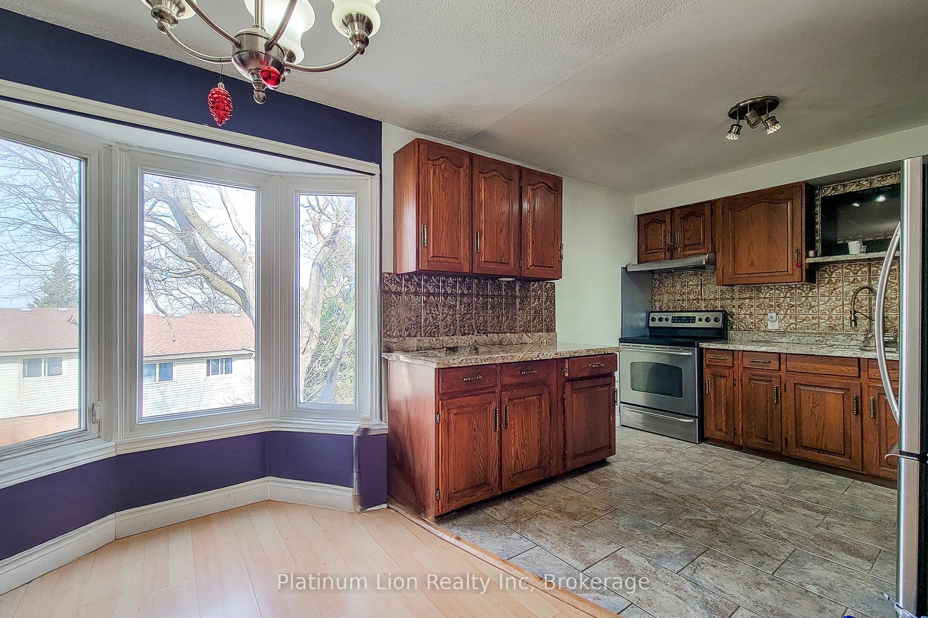 3 Bedrooms Condo at 1255 Upper Gage,  Hamilton For sale