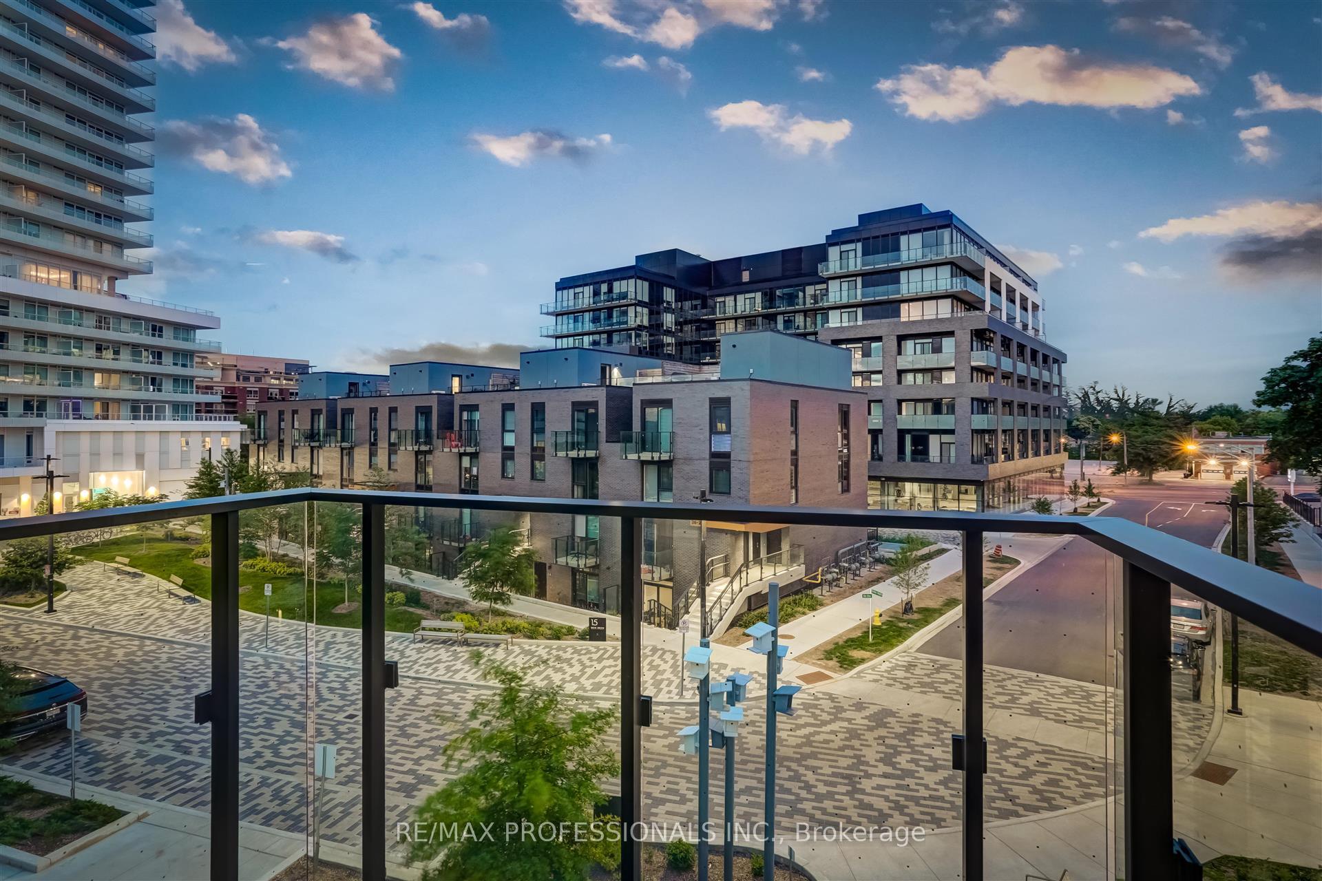 3 Bedrooms Condo at 10 Brin, Toronto For sale