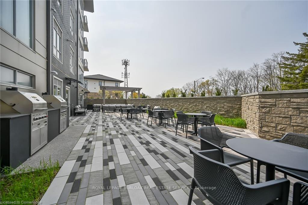 2 Bedrooms Condo at 16 Markle,  Hamilton For sale