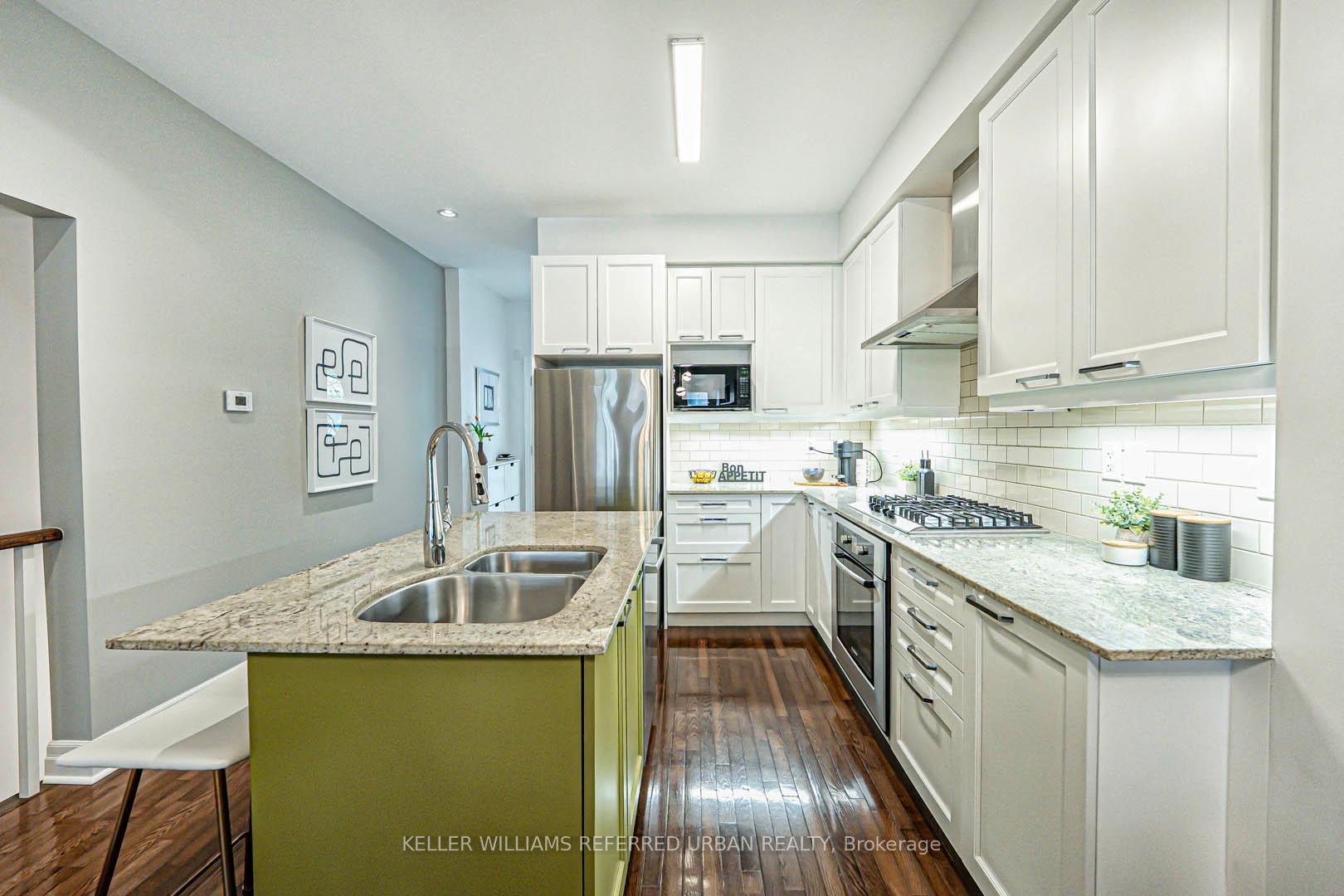 2 Bedrooms Condo at 67 Pleasant, Toronto For sale