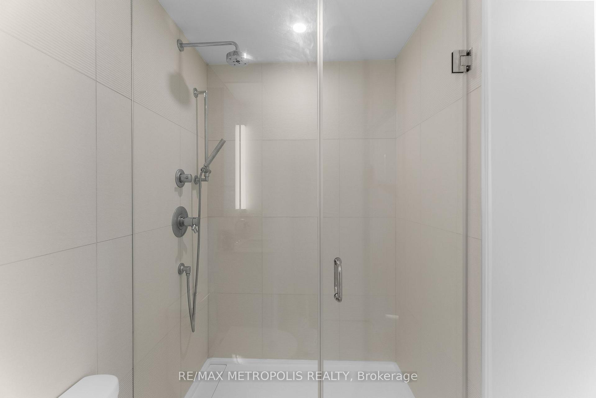 2 Bedrooms Condo at 15 Mercer, Toronto For sale