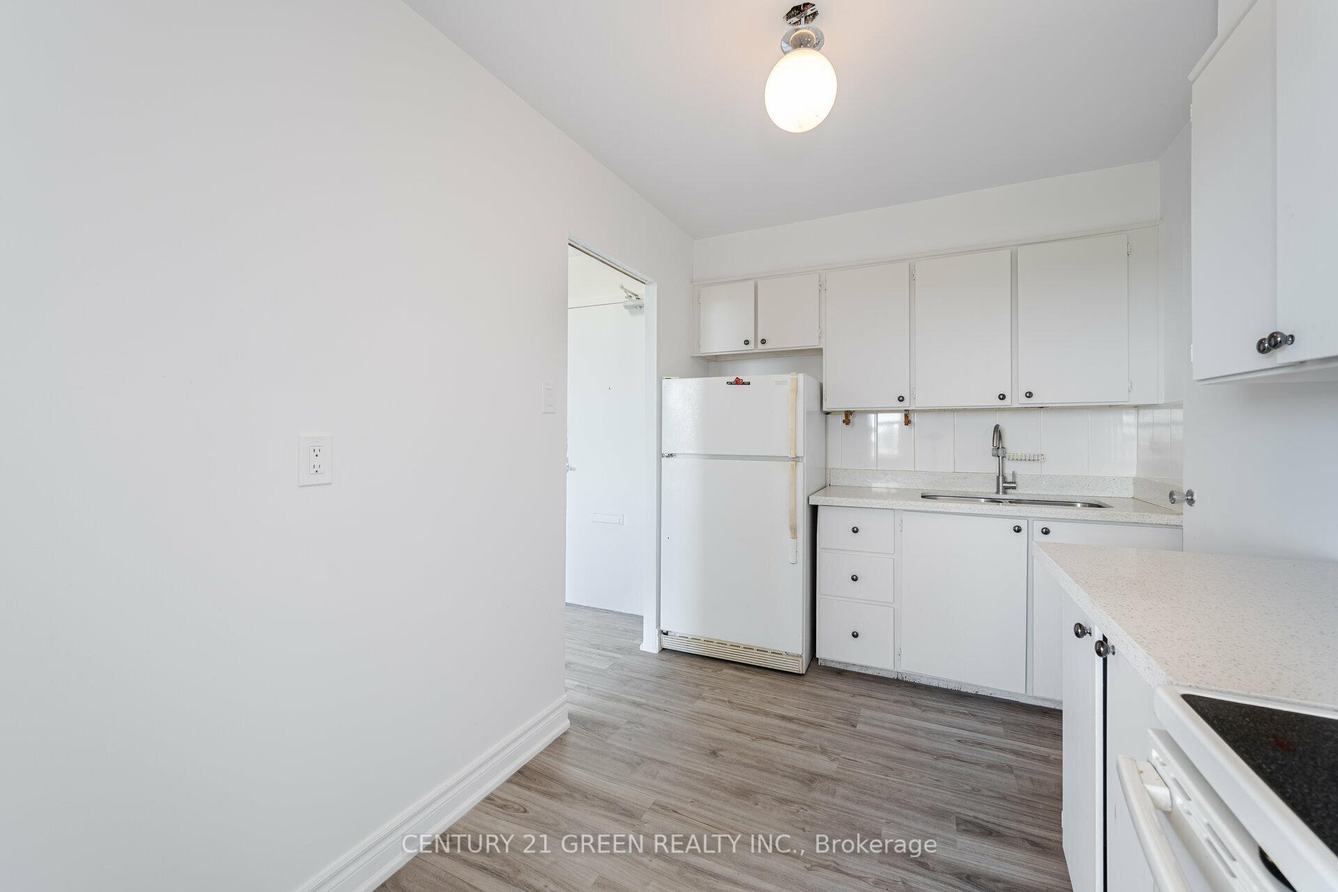 4 Bedrooms Condo at 5 Parkway Forest,  Toronto For sale