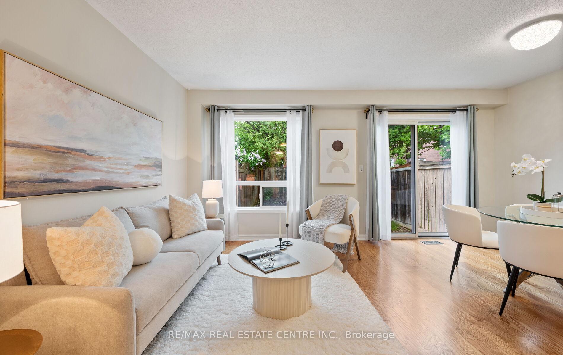 4 Bedrooms Condo at 5030 Heatherleigh, Mississauga For sale