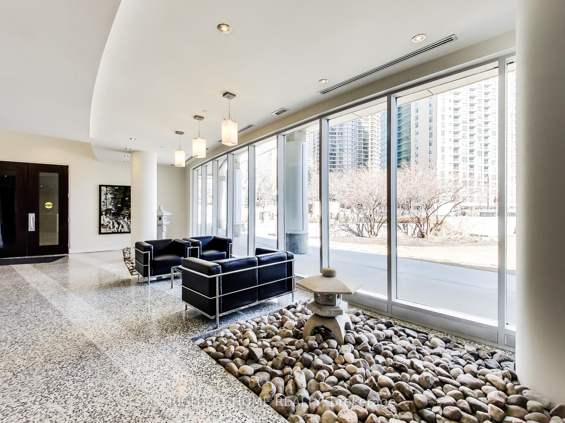 8 York Street W, #3102