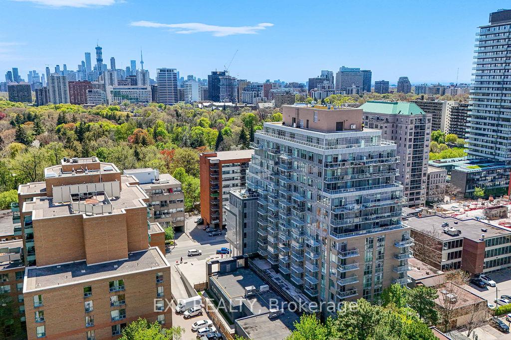 2 Bedrooms Condo at 68 Merton, Toronto For sale