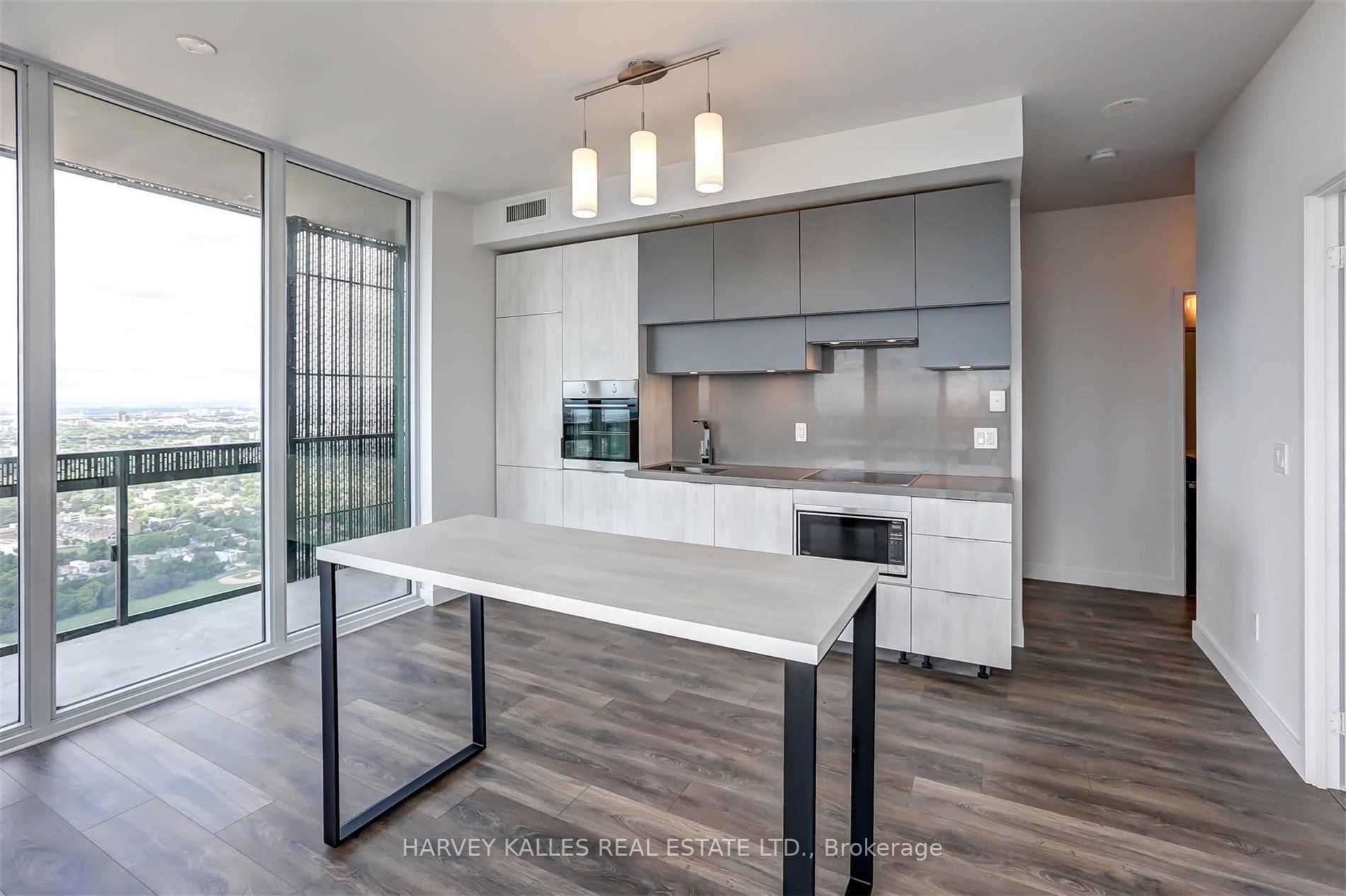 8 Eglinton Avenue E 5202