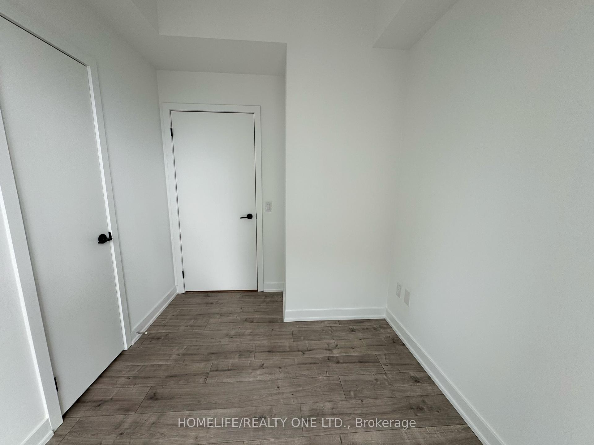 #421 – 220 Missinnihe Way, Mississauga, ON L5H 0A9