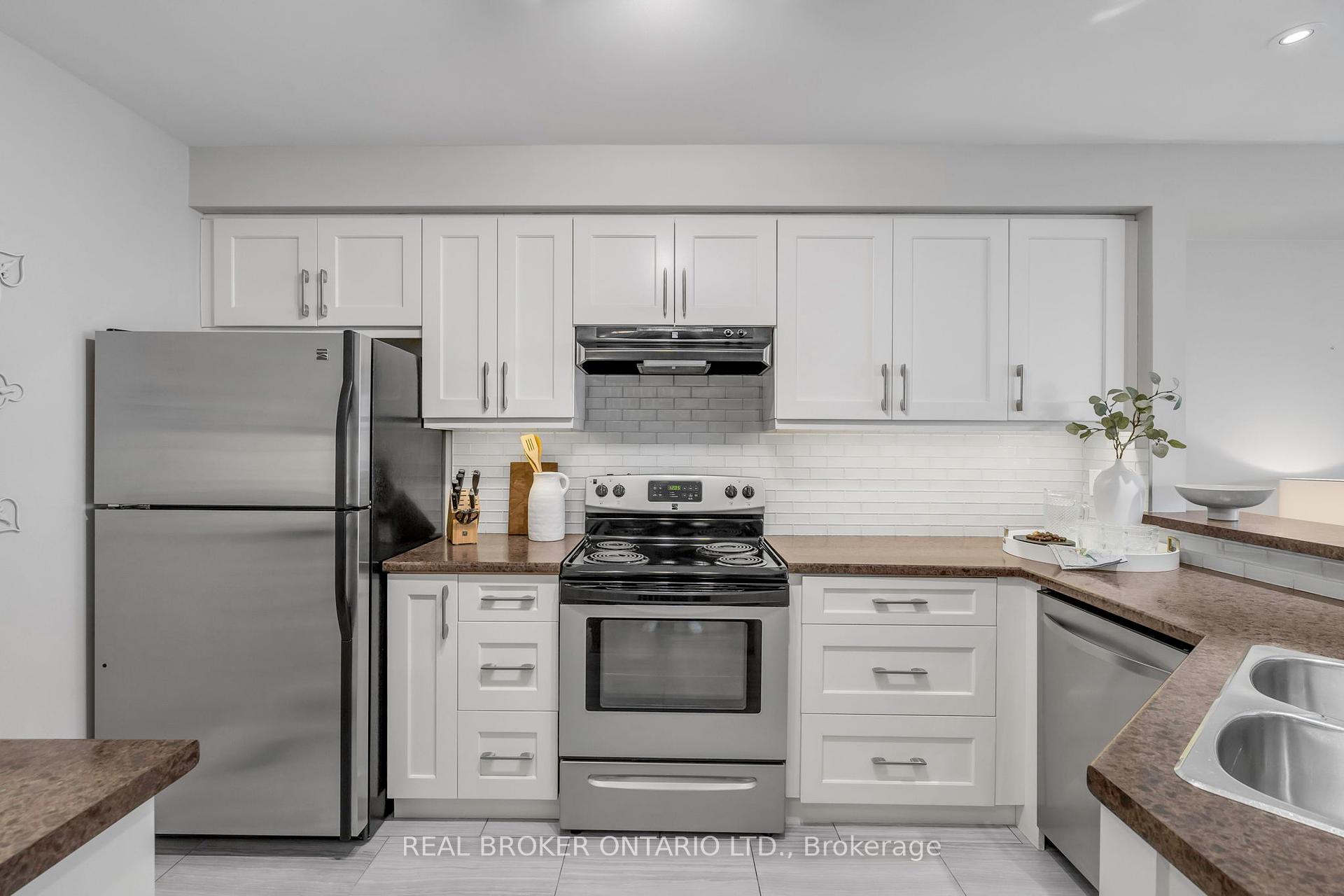 2 Bedrooms Condo at 2015 Cleaver, Burlington For sale