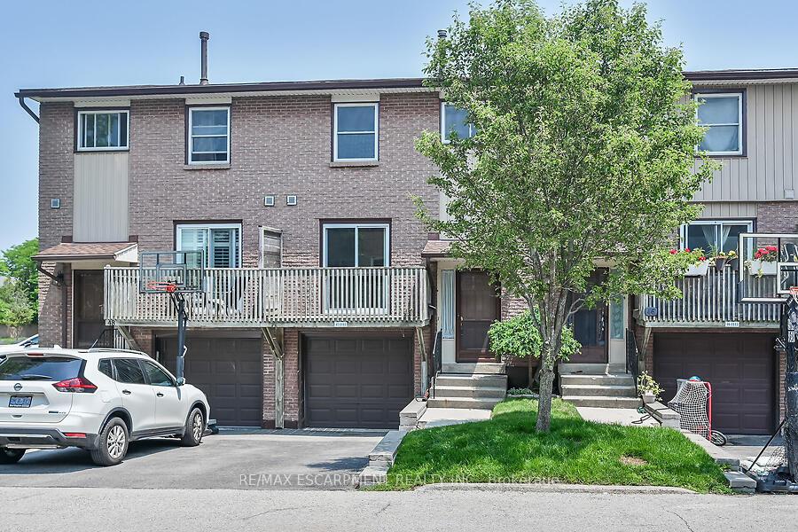 3 Bedrooms Condo at 1115 Paramount, Hamilton For sale