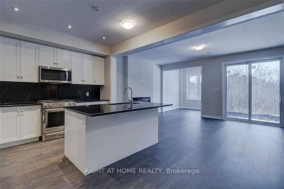42 Pelican Lane, Hamilton, ON L8K 0A4