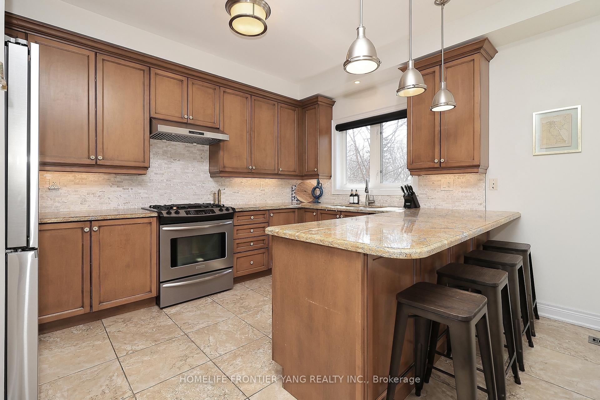3 Bedrooms Condo at 581 Scarlett, Toronto For sale