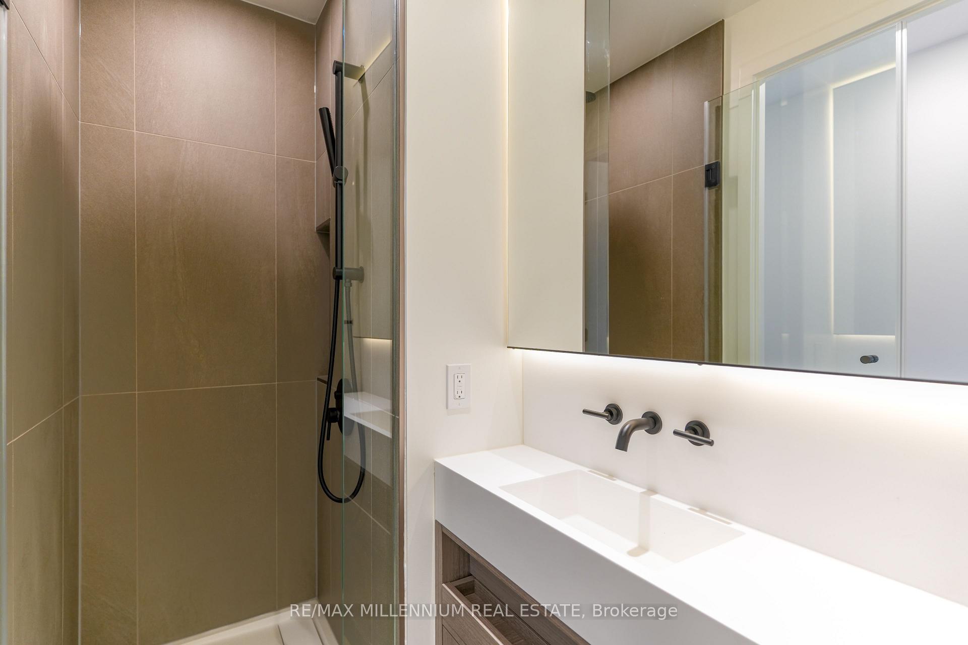 2 Bedrooms Condo at 55 Charles, Toronto For sale