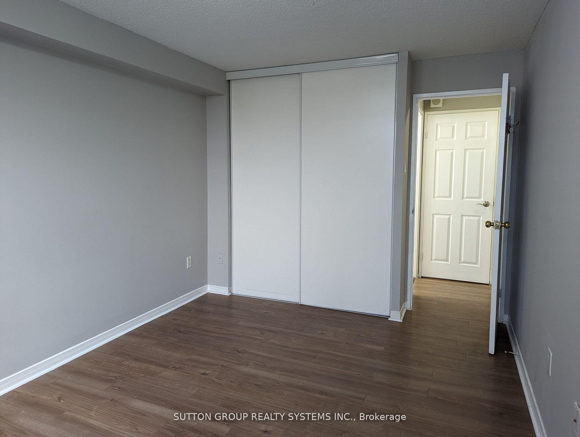 2 Bedrooms Condo at 2900 Battleford, Mississauga For sale