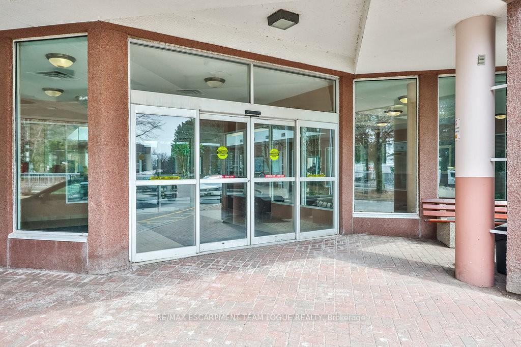 3 Bedrooms Condo at 7 Concorde, Toronto For sale