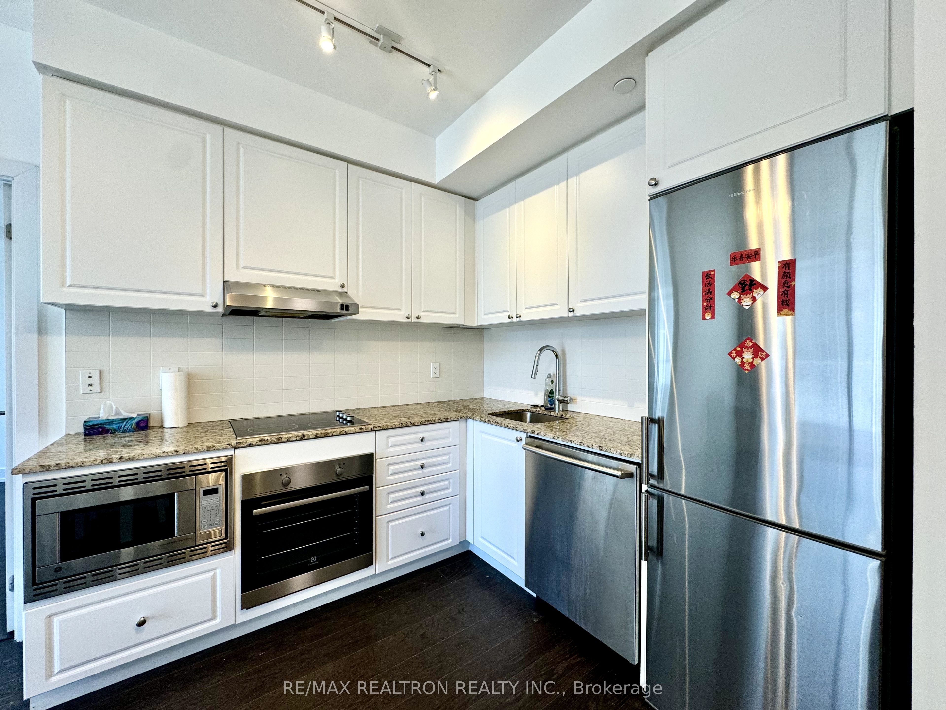 7 Kenaston Gardens, #329