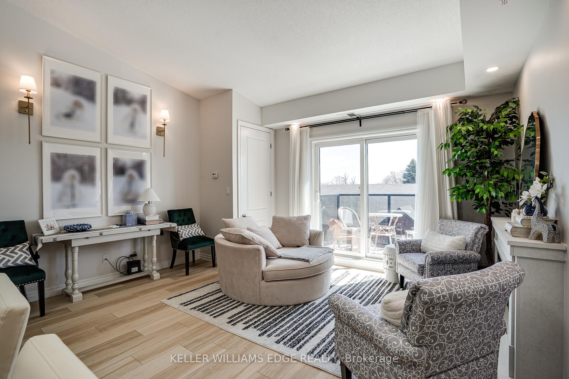 2 Bedrooms Condo at 170 Rockhaven,  Hamilton For sale
