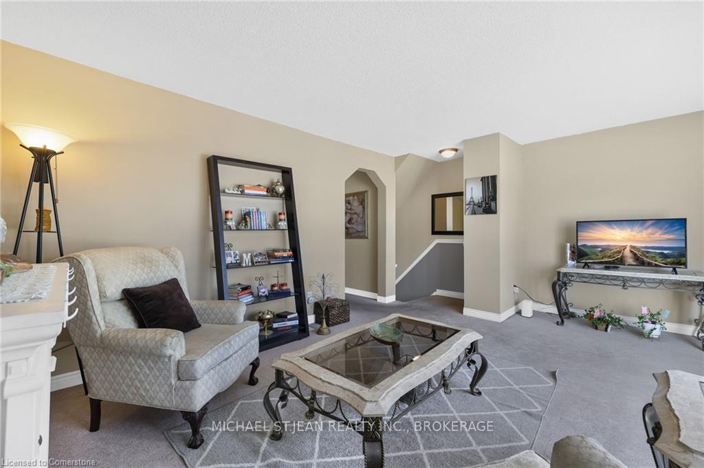 3 Bedrooms Condo at 985 Limeridge,  Hamilton For sale