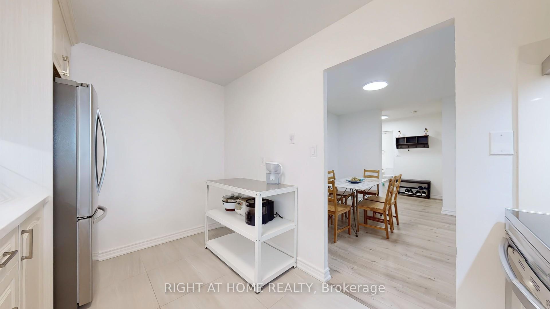 3 Bedrooms Condo at 75 Bamburgh, Toronto For sale