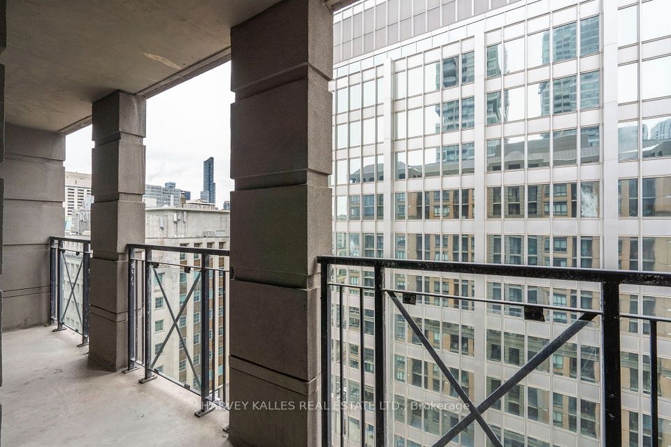 140 Simcoe Street 1412