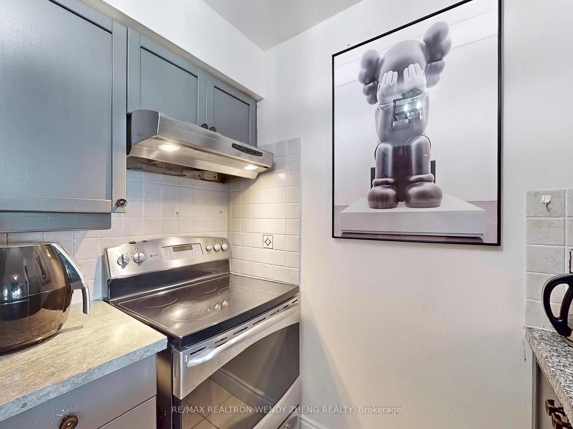 1 Bedroom Condo at 15 Greenview, Toronto For sale