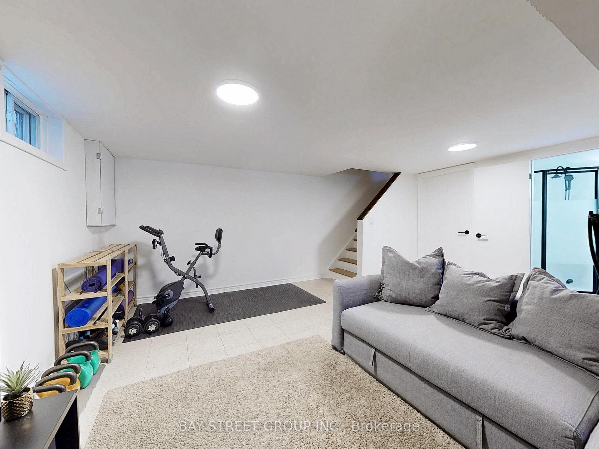 3 Bedrooms Condo at 89 Rameau, Toronto For sale