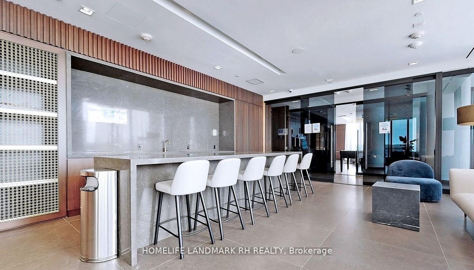 3 Bedrooms Condo at 950 Portage, Vaughan For sale