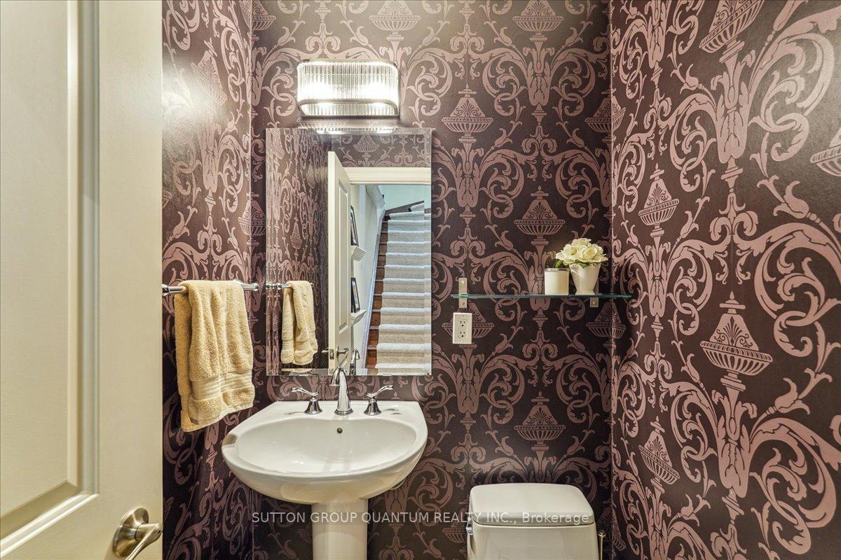 2 Bedrooms Condo at 2378 Marine, Oakville For sale