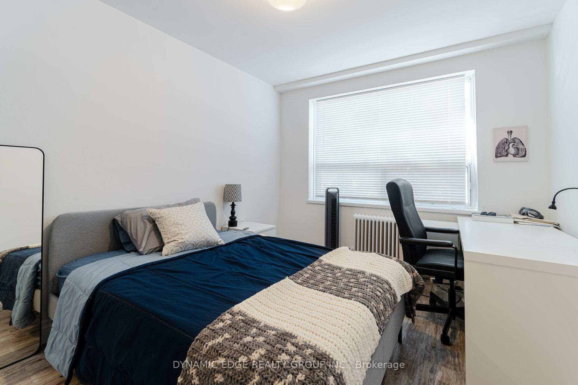 2 Bedrooms Condo at 57 Mericourt,  Hamilton For sale