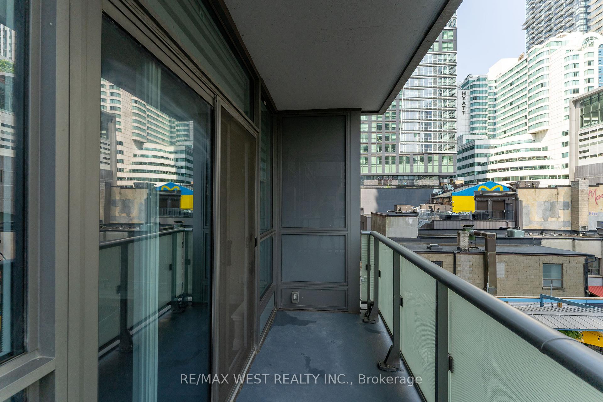 2 Bedrooms Condo at 8 Mercer, Toronto For sale