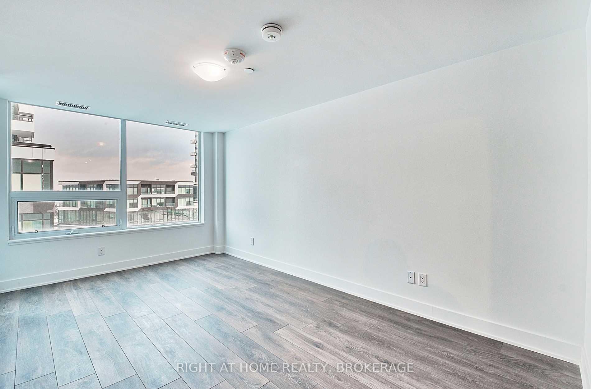 2 Bedrooms Condo at 2481 Taunton, Oakville For sale