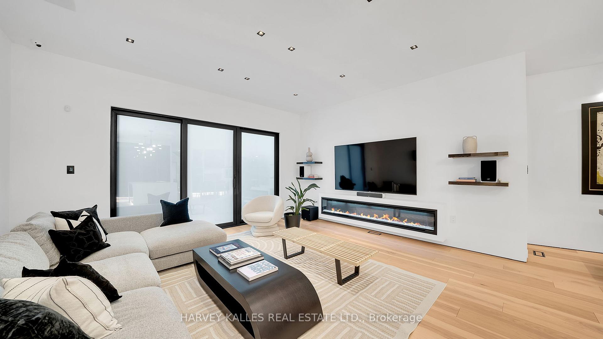4 Douglas Crescent