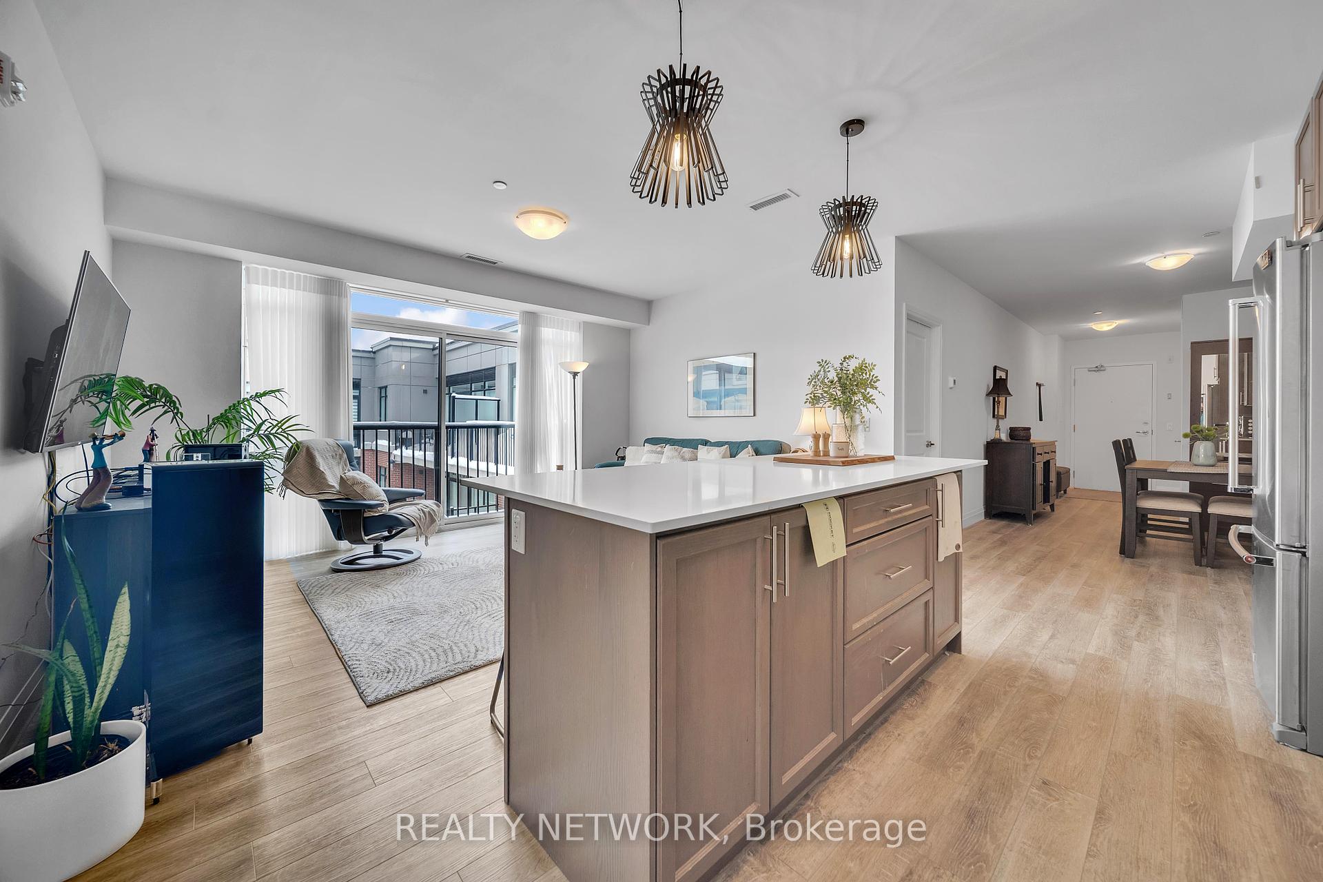 2 Bedrooms Condo at 1 Redfern, Hamilton For sale