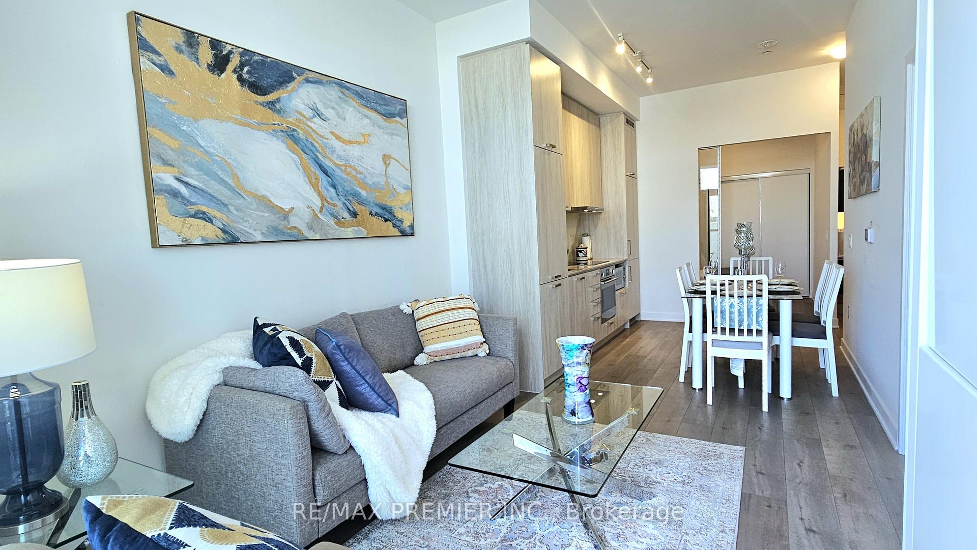 2 Bedrooms Condo at 10 Honeycrisp,  Vaughan For sale