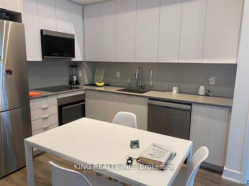 2 Bedrooms Condo at 297 Oak Walk, Oakville For sale