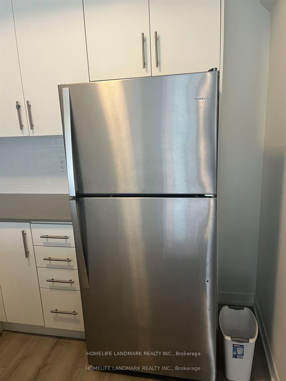 2 Bedrooms Condo at 3409 Ridgeway, Mississauga For sale