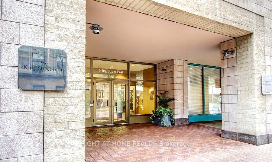 2 Bedrooms Condo at 92 King, Toronto For sale