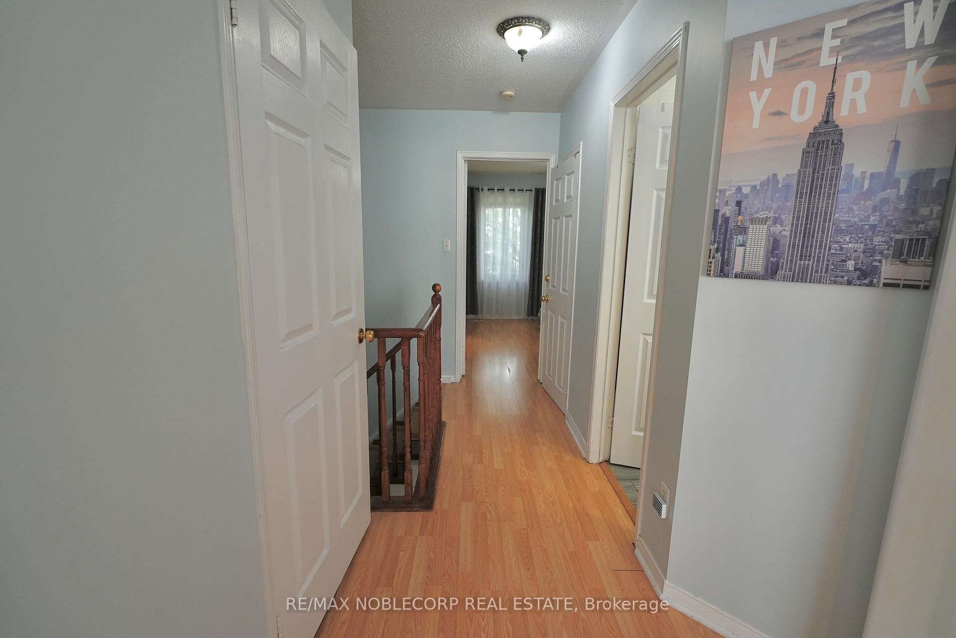 4 Bedrooms Condo at 17 Overlea, Toronto For sale