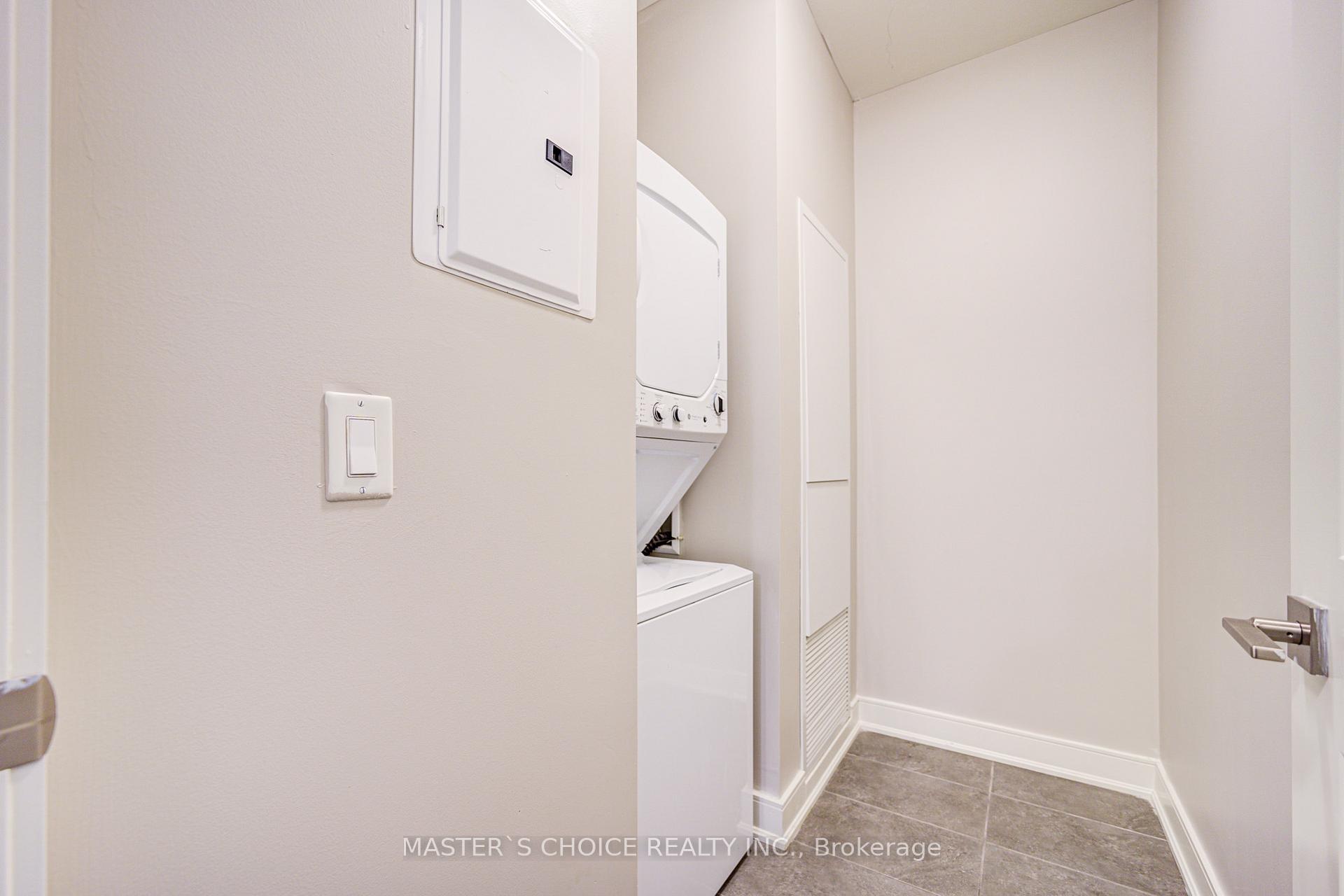 2 Bedrooms Condo at 150 Main, Hamilton For sale